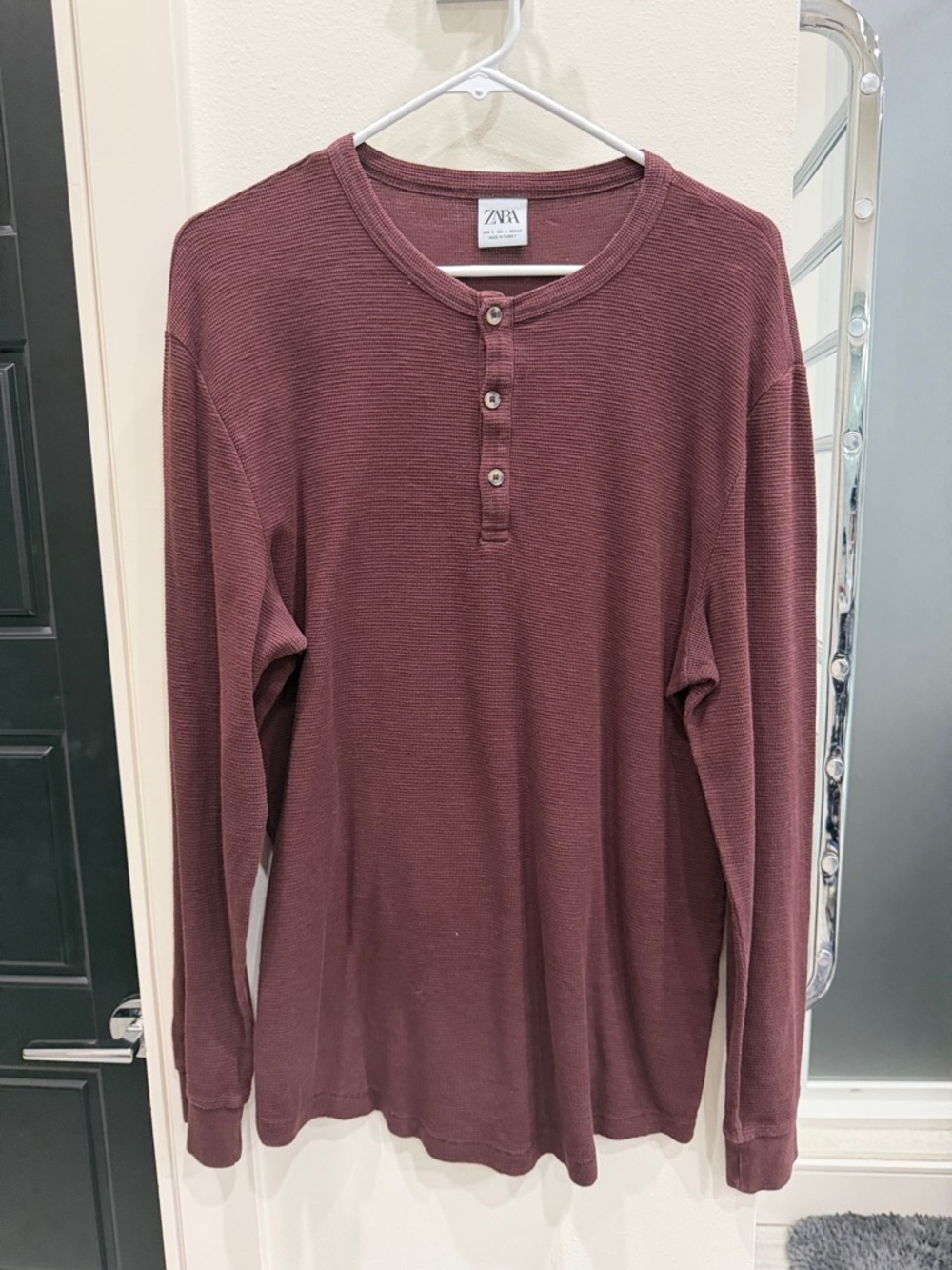 Zara Men's Long-Sleeve Henley Shirt in Maroon